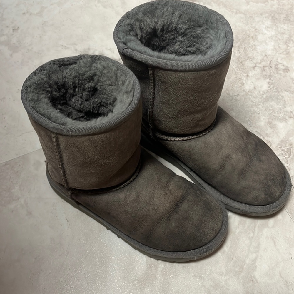 Ugg boots toddler size 13